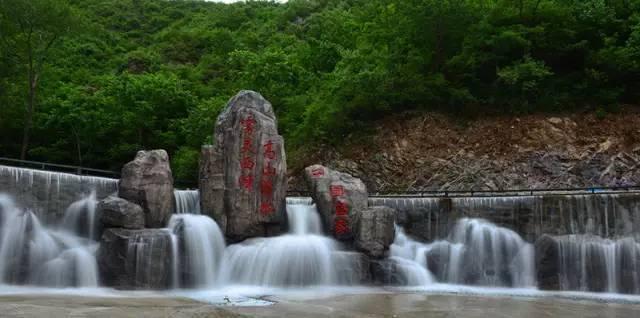 逃离快乐小镇